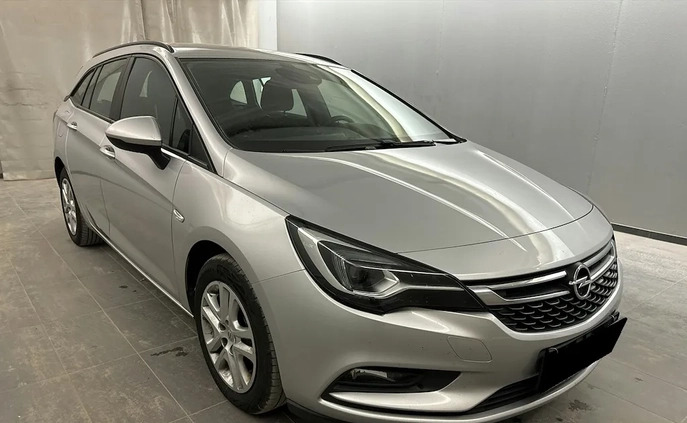 Opel Astra cena 32500 przebieg: 210000, rok produkcji 2018 z Nisko małe 56